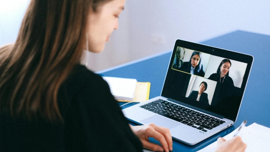 Comment s’assurer que le candidat que vous interviewez par vidéo est bien le travailleur que vous embauchez ?